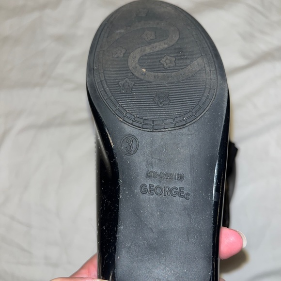 Girls low heel bow and rhinestone patent dress shoes - Picture 5 of 6